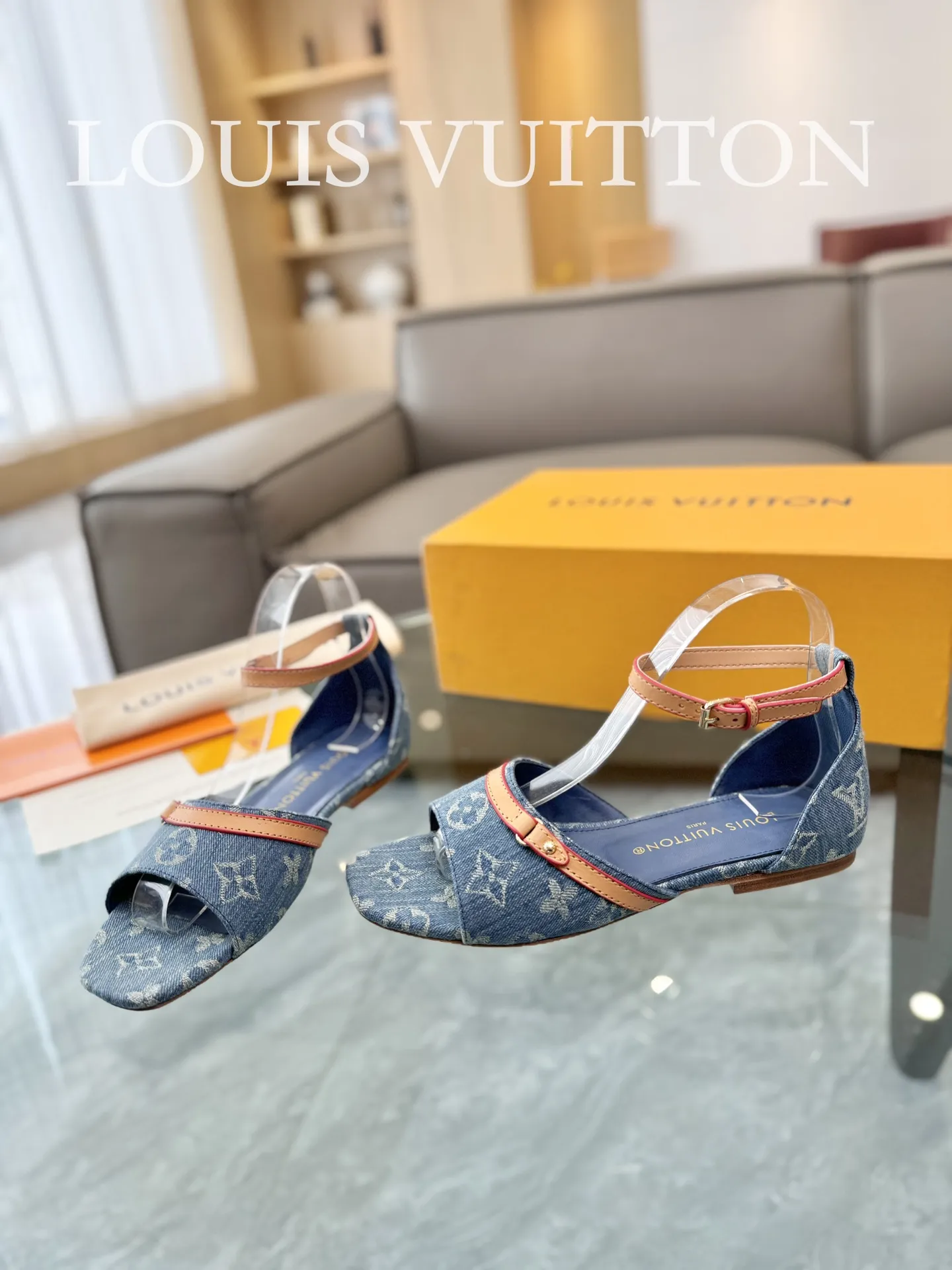 👟👟Ex-factory price 620👟👟 👟👟The top version of LV Lujia 24/denim jeans are so beautiful. I rarely make Lv family items, but I really can’t refuse this pair of kittens! I purchased the original version and developed it with care. The heels are custom molded. The brown leather with presbyopic denim is so brilliant! The perfect kitten heel, which is just right, is high-end, classic, sexy and comfortable. It is a must-have item that can give you full marks as a summer shoe! Sandals 5cm and 9cm/hollow sandals/ballet shoes 🔜3 items ✅Upper: Denim denim ✅Inner: original customized cowhide ✅Outsole: Italian genuine leather outsole ✅Number of yards: 35-41 (40.41 customization is not returnable) ✅Packaging: full set of exquisite packaging